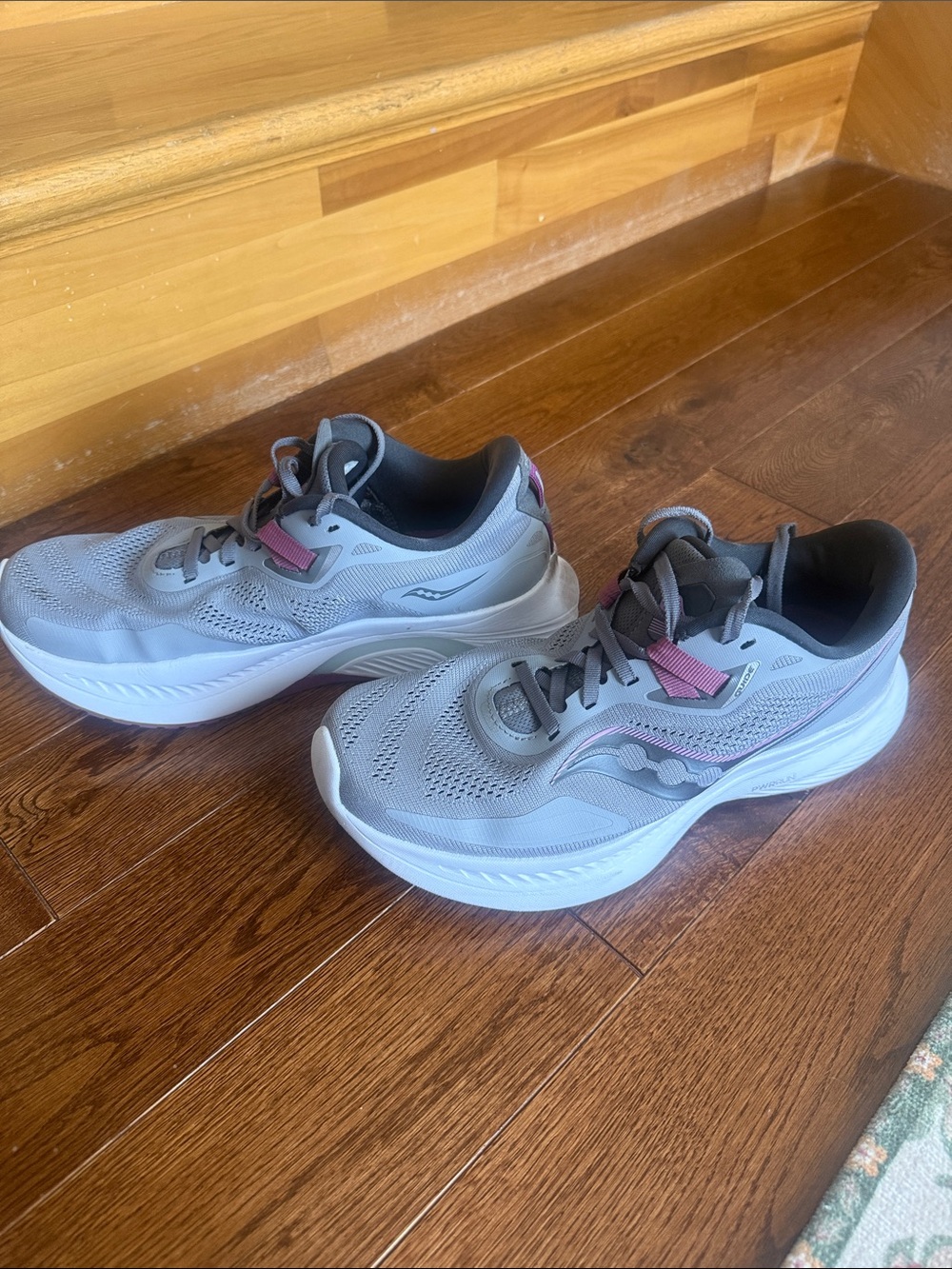 Saucony Women’s Light Gray and Pink Athletic Sneakers